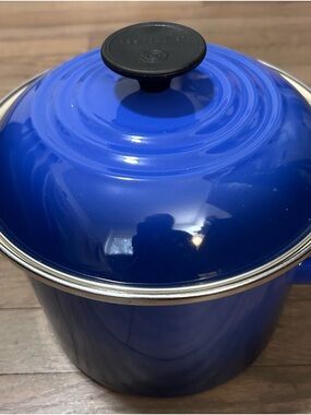 Le Creuset Blue Indigo Stock Pot with Lid 6 qt Enamel on Steel